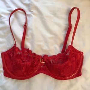 Red VS bra